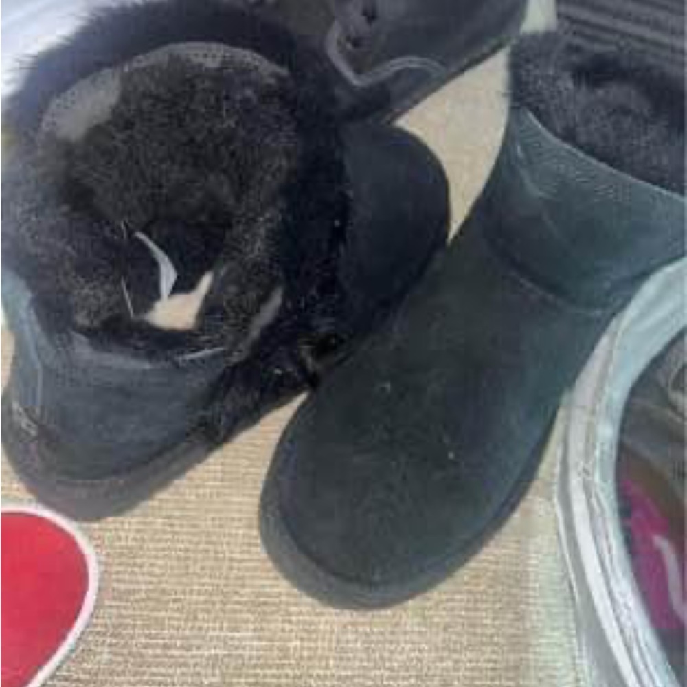 UGGS